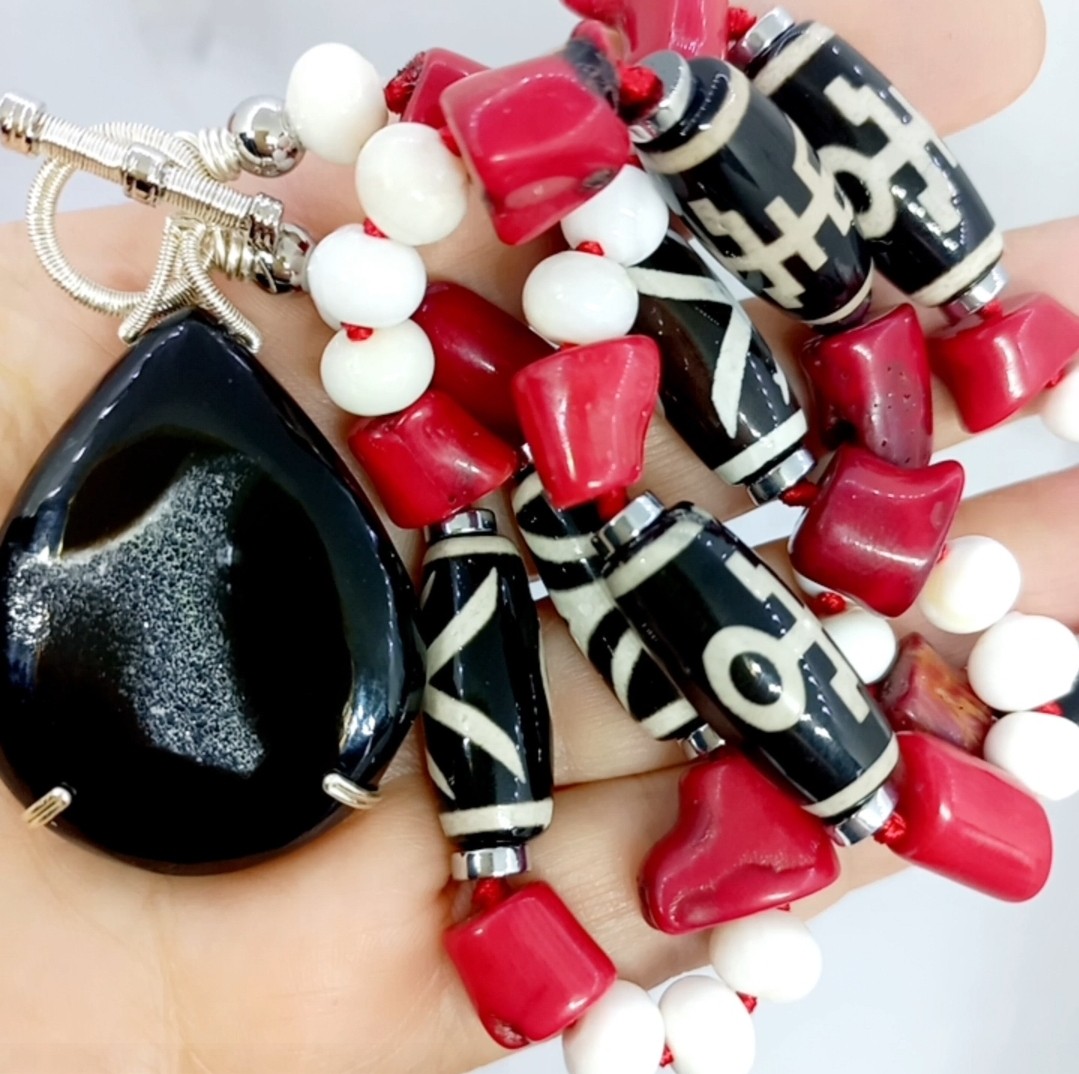 Sibelce 2090 Druzeli Akik Tibet Akik Beyaz ve Kırmızı Mercan El Yapımı Kolye