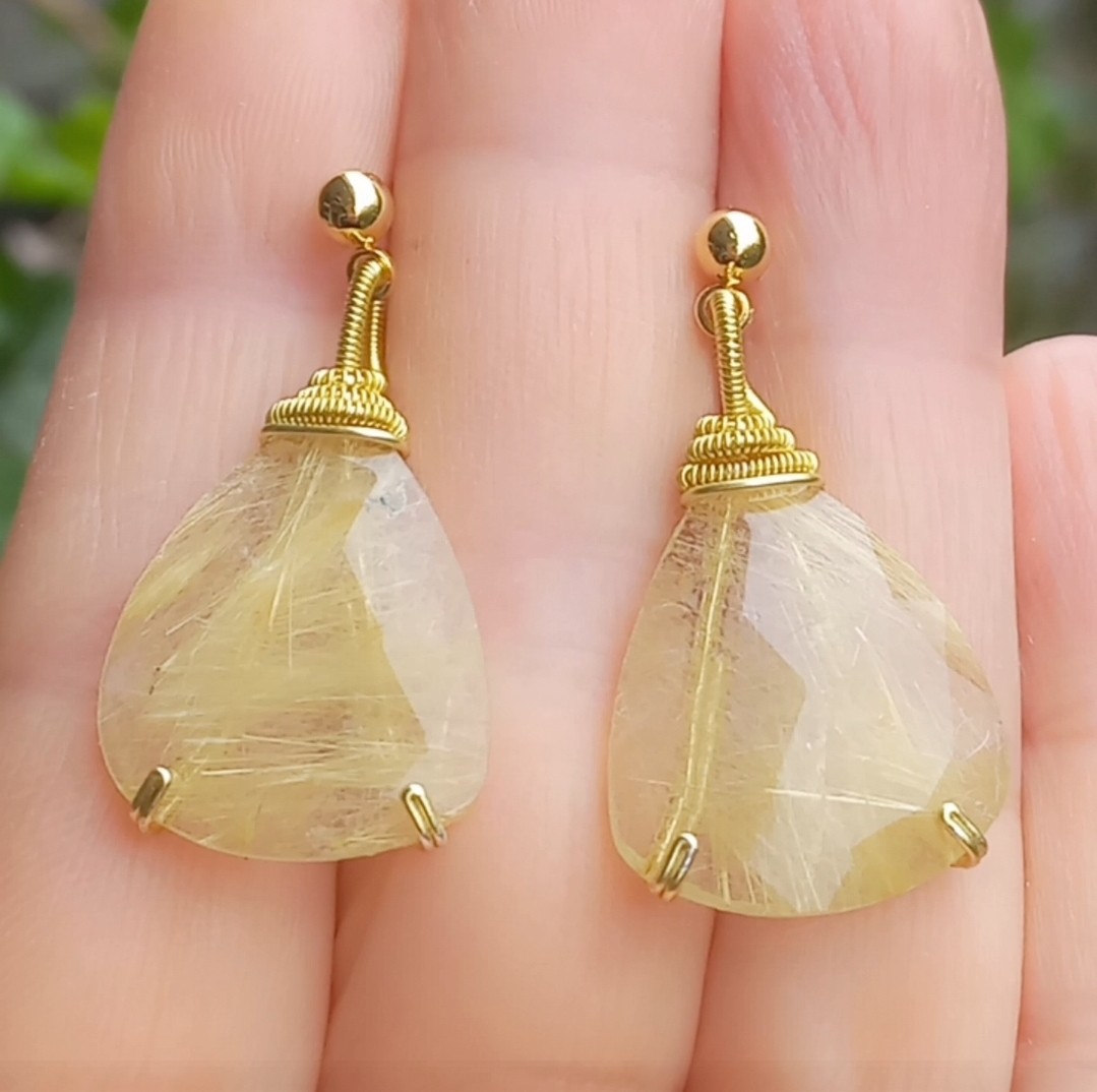 2158 Faset kesim altın rutilli damla Kuvars el yapımı küpe