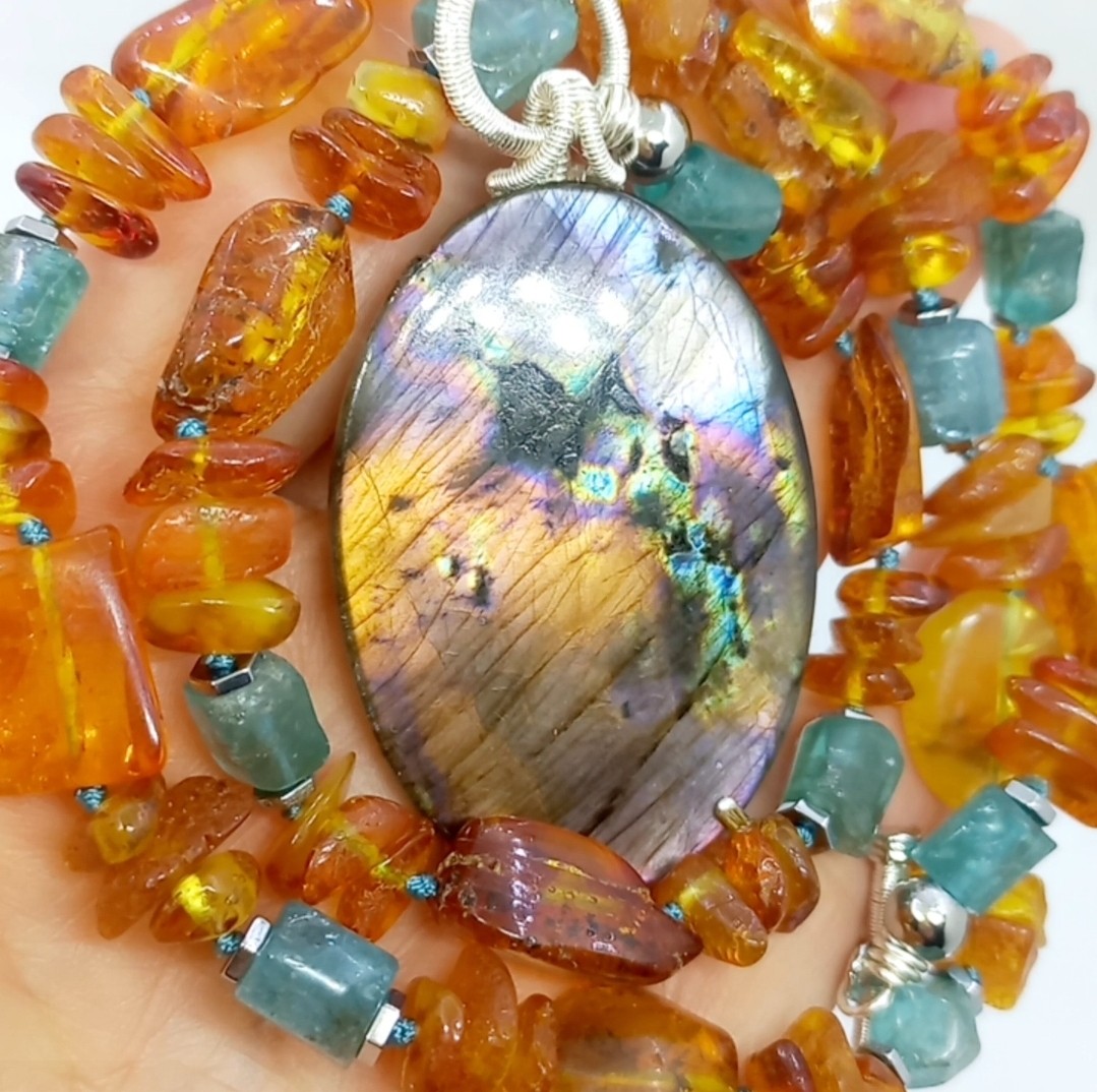 2169 Labradorit Kehribar Apatit el yapımı  kolye