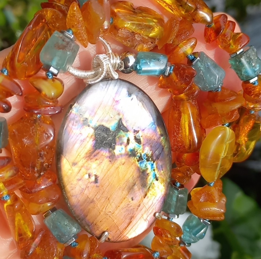 2169 Labradorit Kehribar Apatit el yapımı  kolye