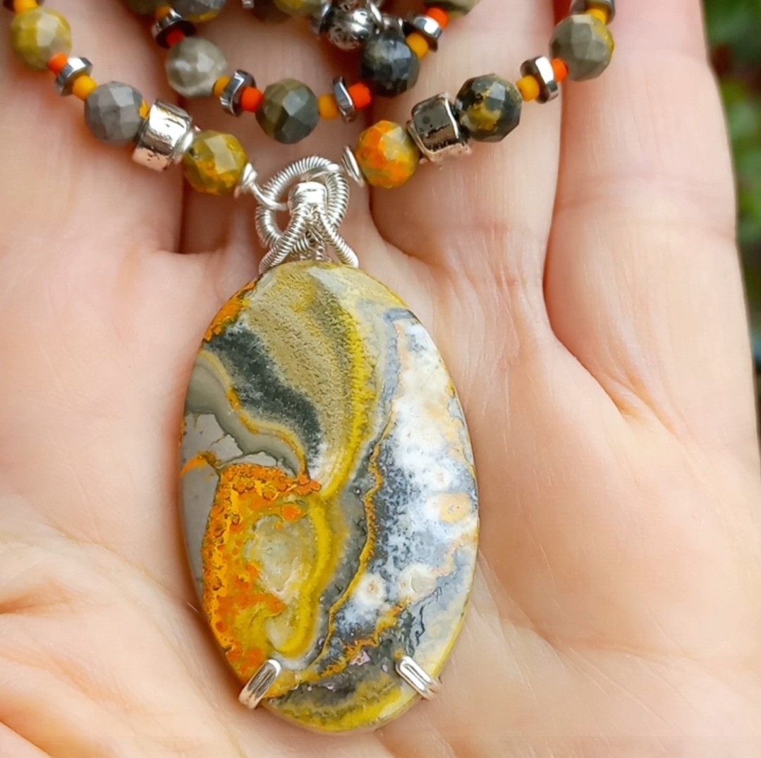 2183 Bal arısı Cespır el yapımı kolye