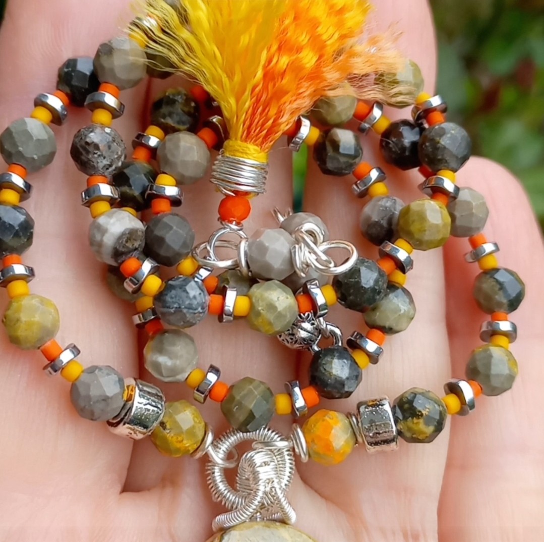 2183 Bal arısı Cespır el yapımı kolye