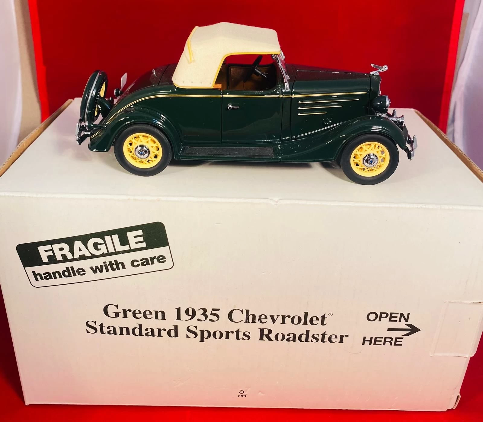 Danbury Mınt 1/24 1935 Green Chevrolet Standard Sports Roadster