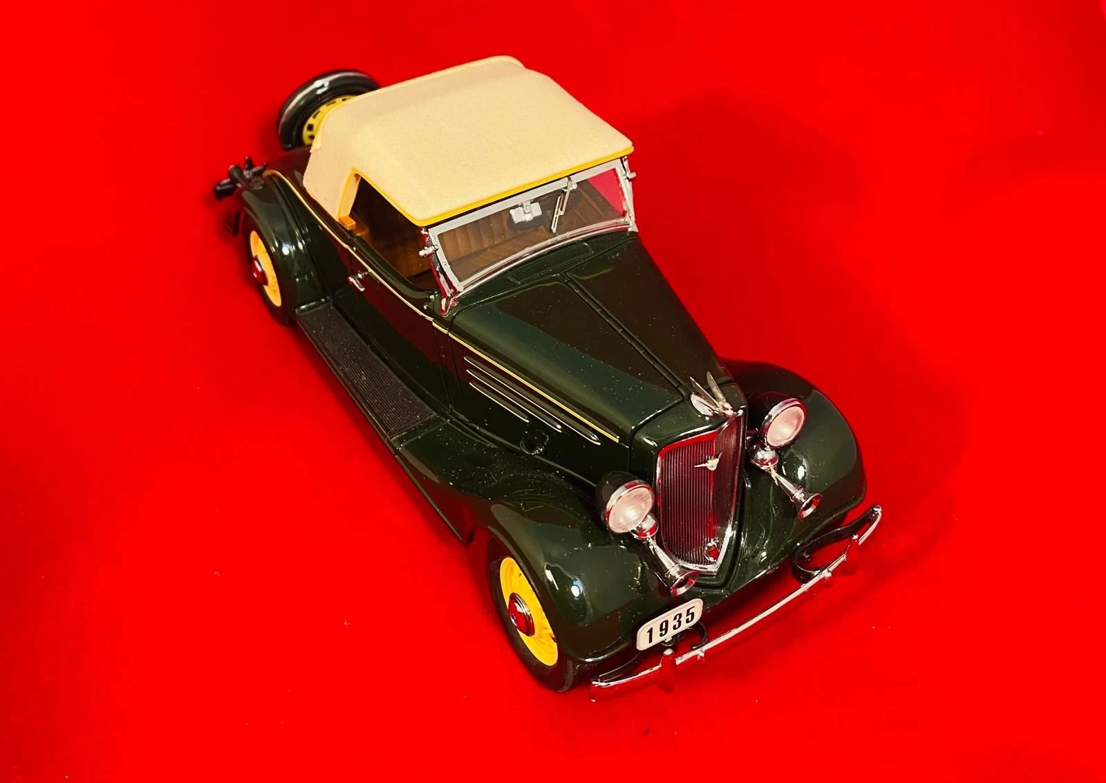 Danbury Mınt 1/24 1935 Green Chevrolet Standard Sports Roadster