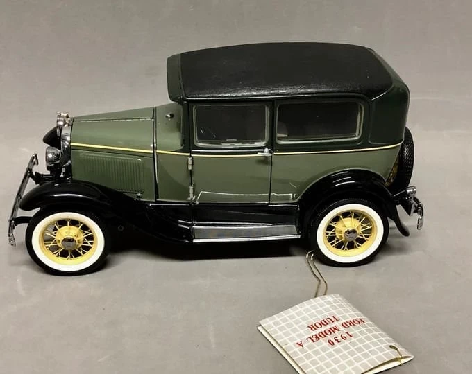 Franklin Mint 1/24 1930 Ford Model A Tudor Diecast